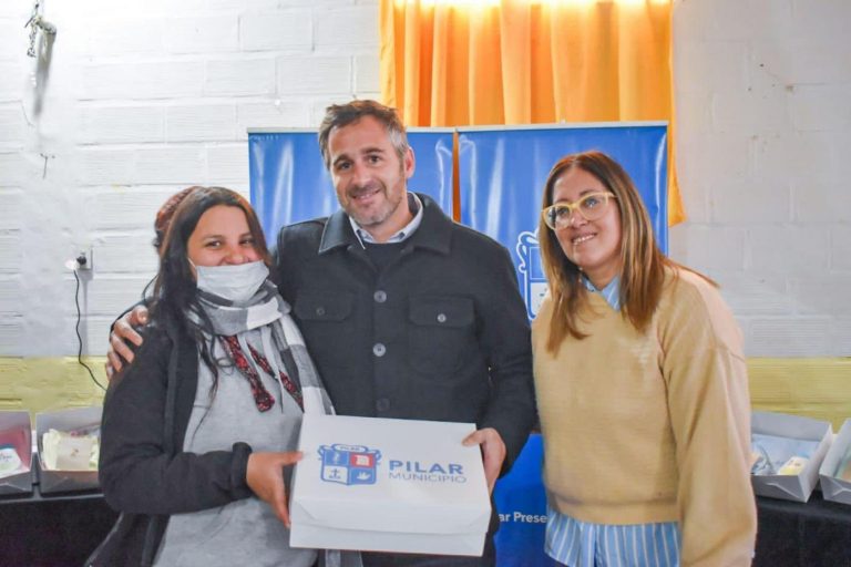 El programa “Acompañar desde la Panza” entregó cunitas a futuras madres en Zelaya