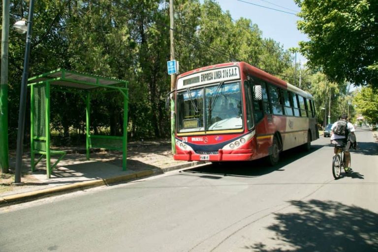 Colectivos siguen con servicio reducido luego del encuentro entre las cámaras y el gobierno