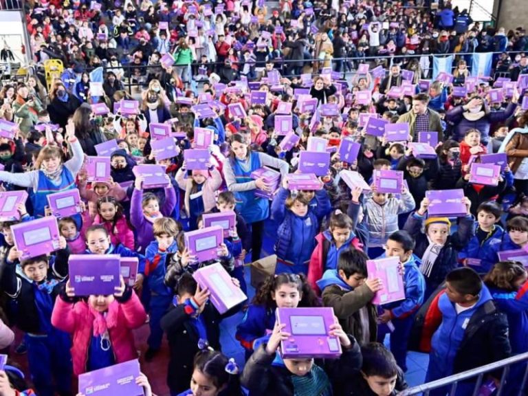 Ya se entregaron más de 70 mil tablets a estudiantes de Lomas