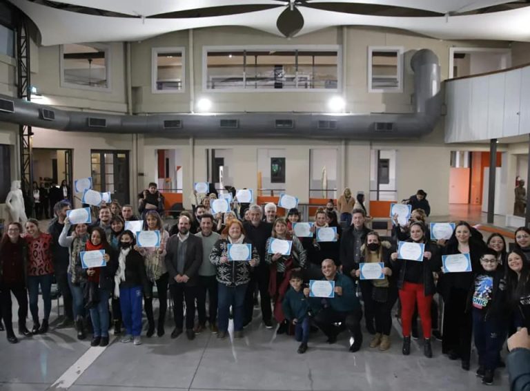 Ferraresi y Chornobroff entregaron microcréditos de Construir Futuro en Avellaneda