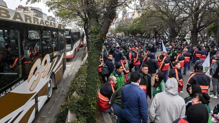 Comienzan las movilizaciones por la protesta de la CGT y la CTA contra la inflación