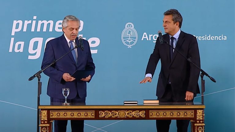Alberto Fernández le tomó juramento a Massa como “superministro” de Economía