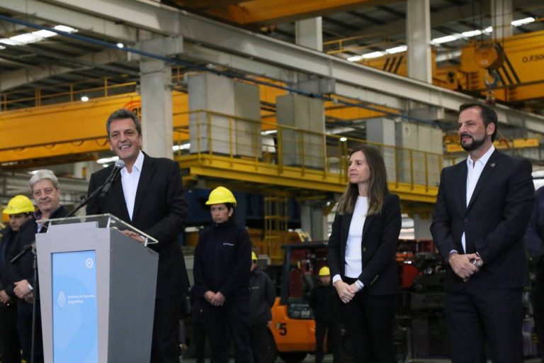 Massa y Raverta anunciaron un refuerzo de $20.000 para hijos de trabajadores de bajo ingreso