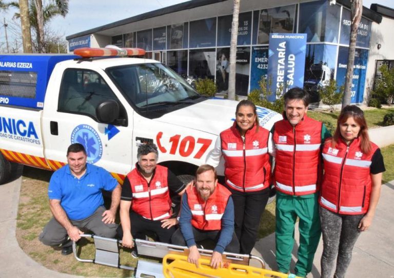 Gastón Granados entregó tensiómetros de alta tecnología para utilizar en Ezeiza