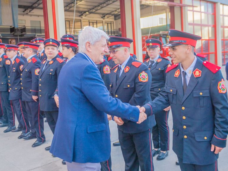 Los bomberos voluntarios de San Fernando le realizaron un homenaje a Luis Andreotti