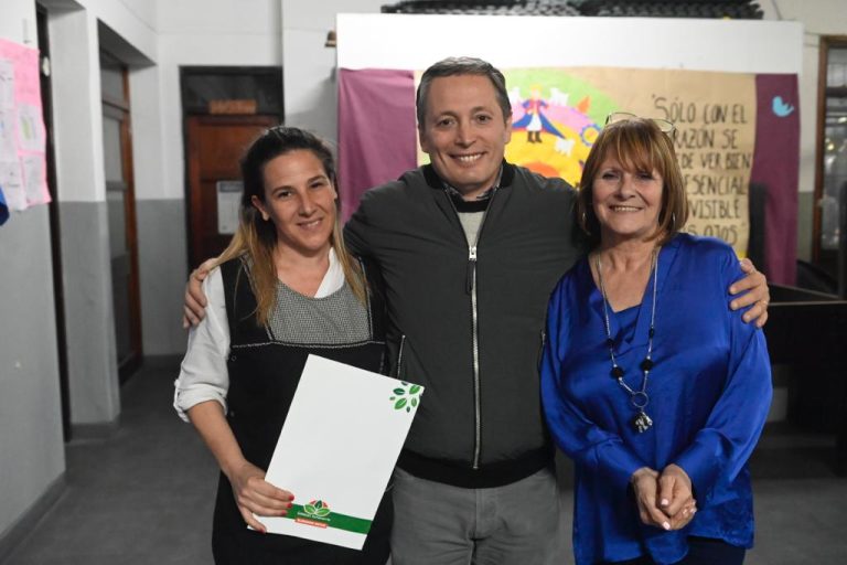 Festejos por aniversario de escuela en 9 de Abril