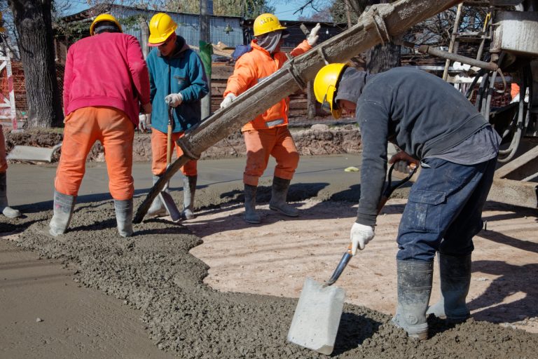 Pavimentan calles en diferentes puntos de Berazategui