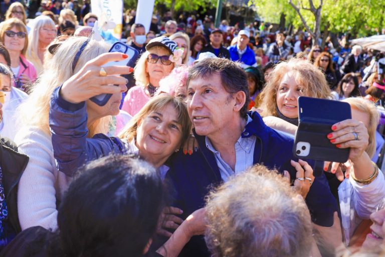 Más de cinco mil jubilados celebraron la llegada de la primavera en San Isidro