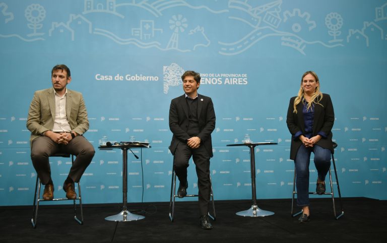Kicillof y Cuattromo firmaron convenios para financiar compra de bienes en diez municipios