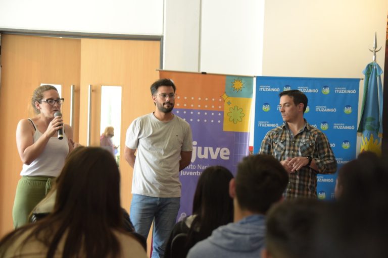 Taller de alimentación y RCP en el auditorio de Ituzaingó