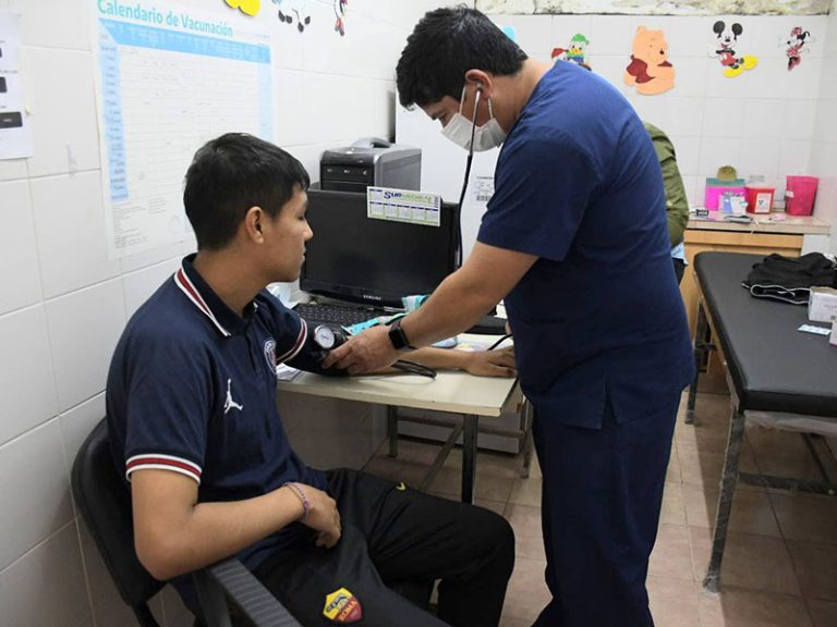 Controles médicos a jóvenes deportistas en Varela