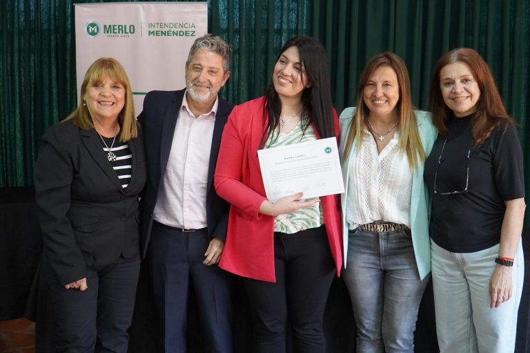 Entregaron diplomas a los residentes de salud en Merlo
