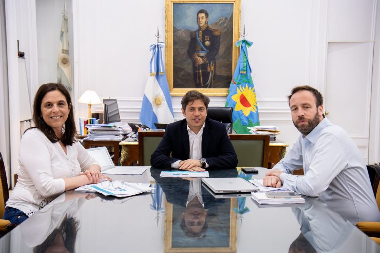 Kicillof oficializó un aumento del 42,45% para jubilaciones y pensiones mínimas en Provincia