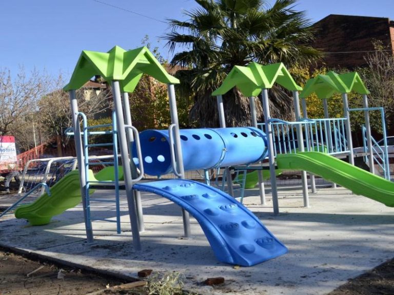 Más de 5 mil vecinos de Lomas cuentan ahora con una plaza remodelada en el Barrio Odisa