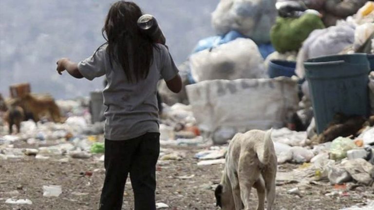 Una familia necesita casi 1,5 millones de pesos para no ser pobre