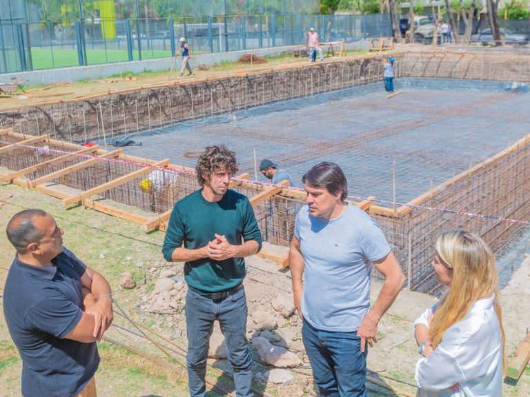Andreotti visitó la obra de una pileta en el Polideportivo Nº9