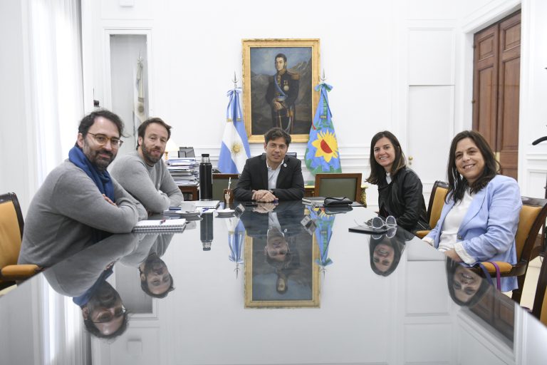 Kicillof y Raverta firmaron un convenio de asistencia