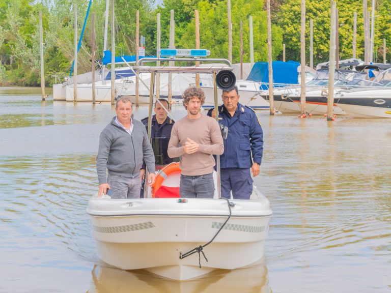 Andreotti presentó una nueva Lancha de la Policía para brindar seguridad en Islas