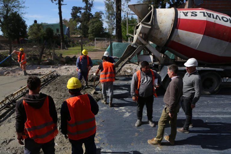 Labores de pavimentación en 9 de Abril