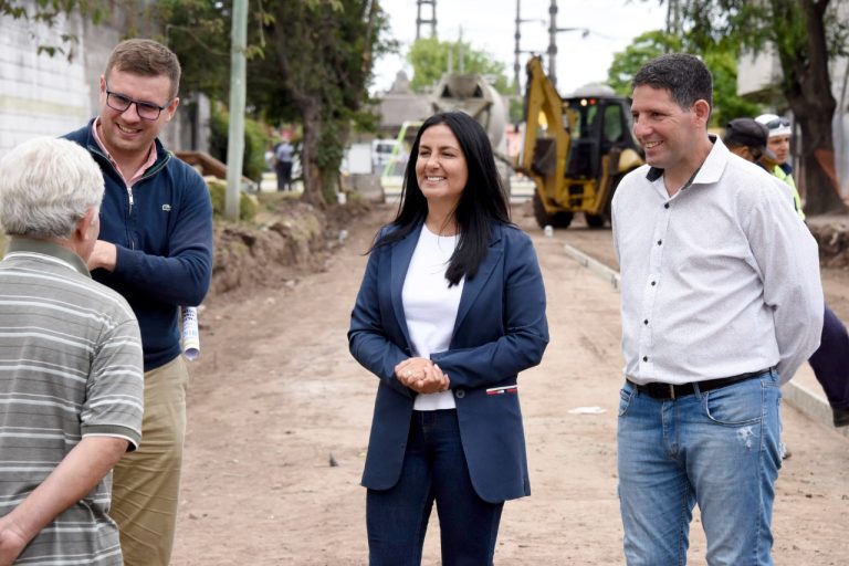Correa visitó la obra de la calle Cangallo en Grand Bourg