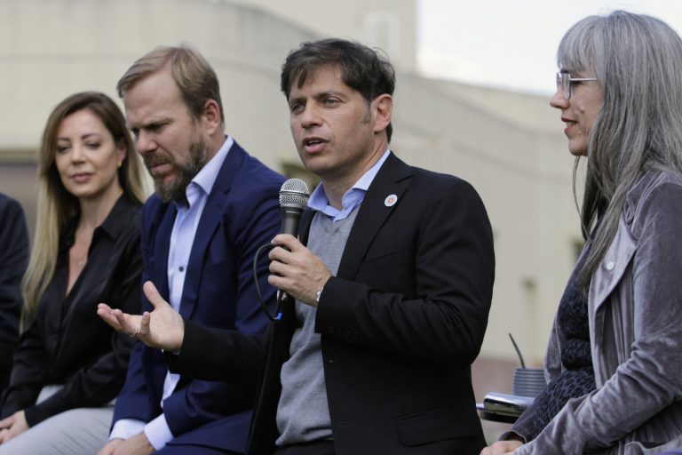 Kicillof recorrió los avances de las obras del Reactor Nuclear Multipropósito RA-10 en Ezeiza