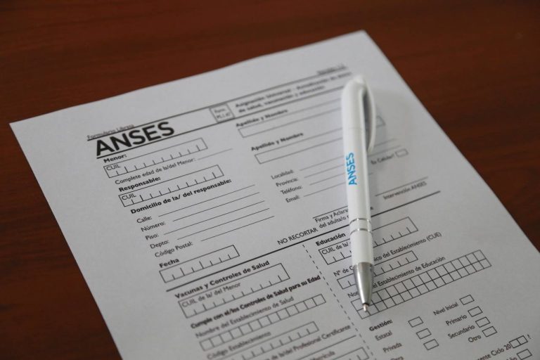 Los beneficiarios de AUH deben presentar la Libreta completa antes de que termine el año