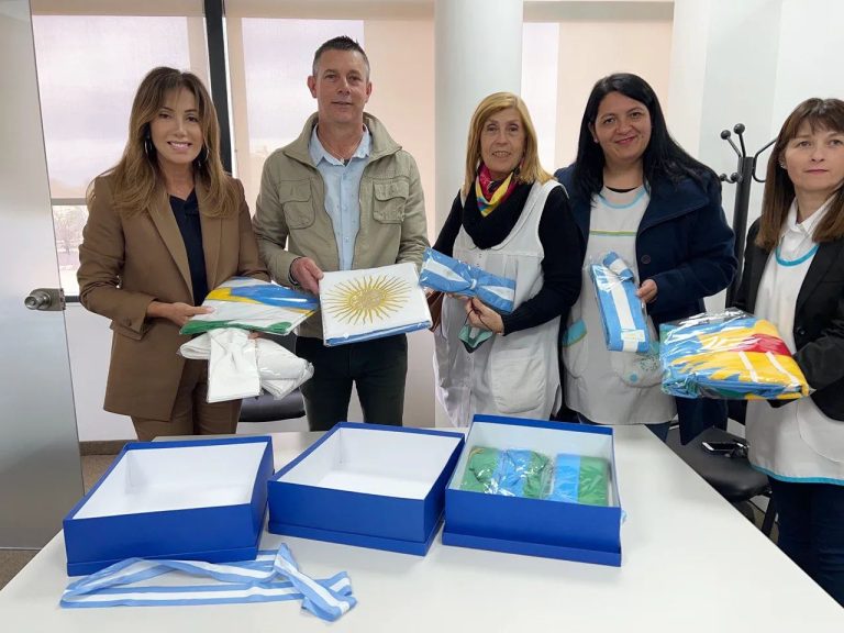 Dulce Granados entregó elementos para instituciones de educación para adultos