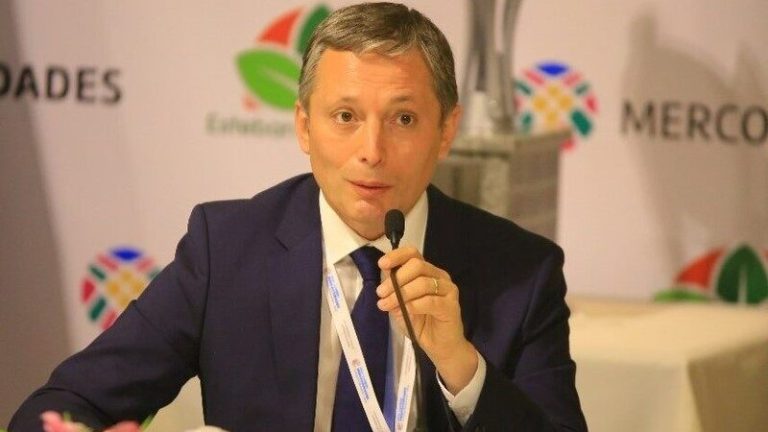 Trabajadores municipales de Esteban Echeverría acusan a Gray por “salarios de hambre”