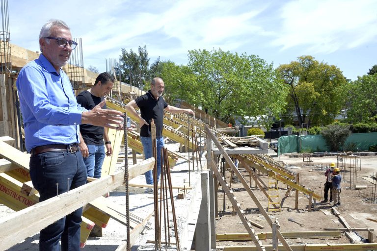 Zamora monitoreó los avances de la obra del microestadio en el Polideportivo Güemes