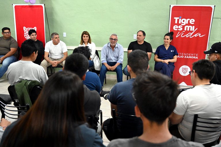 Zamora se reunió con jóvenes de Las Tunas para analizar las problemáticas del barrio
