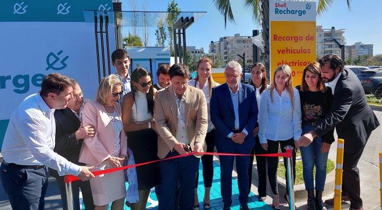 Se inauguró en Nuevo Delta el primer surtidor para autos eléctricos de la Argentina