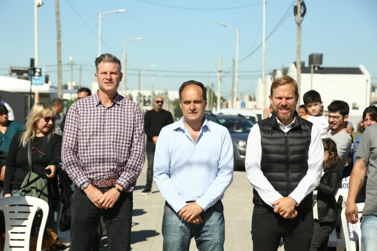 Gastón Granados y Maggiotti entregaron viviendas del Procrear II en Ezeiza y Canning