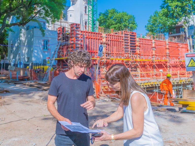 Andreotti visitó el avance del Nuevo Teatro y la restauración del Palacio Otamendi