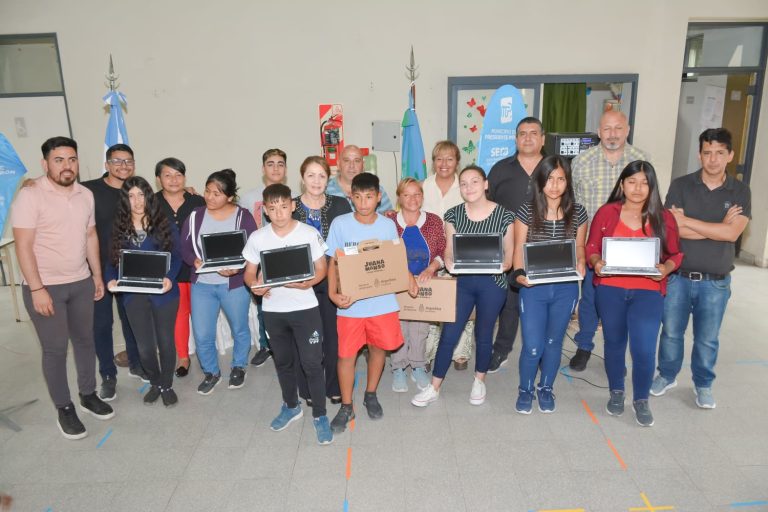 Entregaron netbooks en Presidente Perón