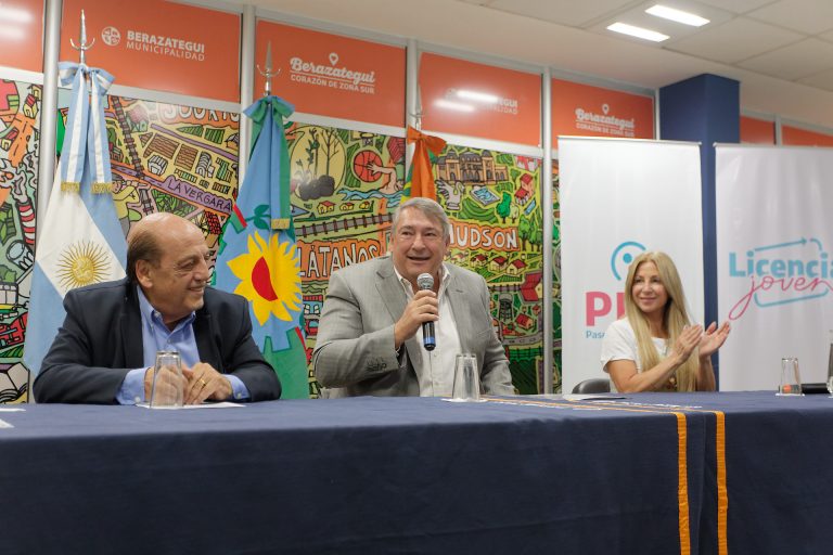 Entrega de pases multimodales en Berazategui