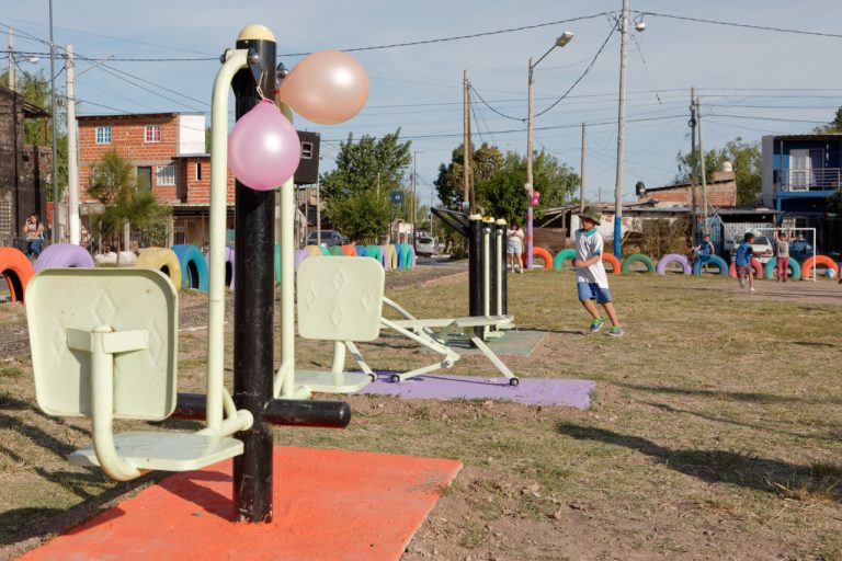 Remodelan plaza Jacarandá en Berazategui