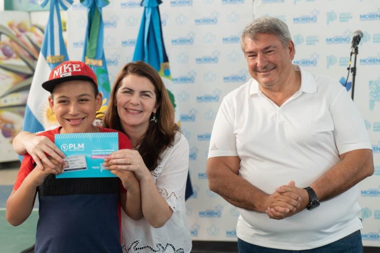 Mariel Fernández y D’Onofrio entregaron más de mil Pases Libres Multimodales en Moreno