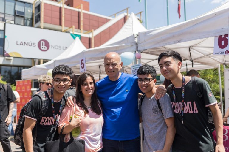 Más de 3 mil personas de Lanús participaron de la segunda edición de la Feria de Empleo