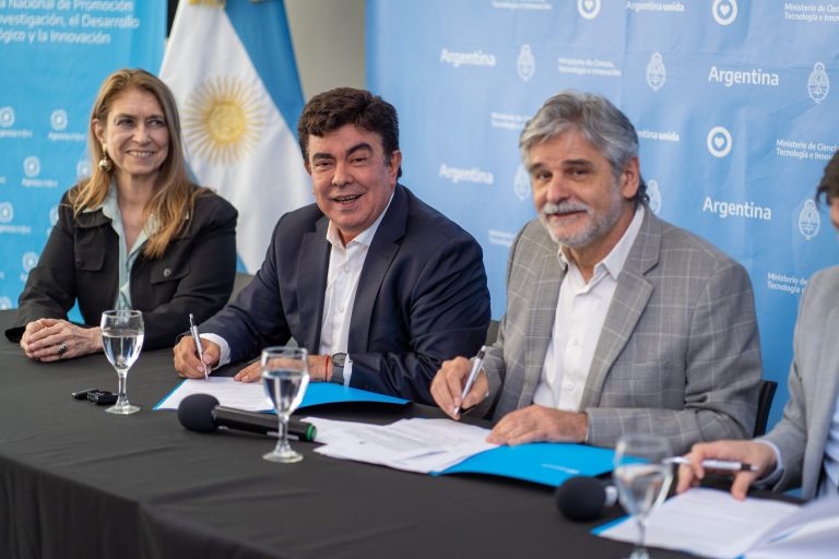 Espinoza firmó un convenio para la construcción de un polo tecnológico en La Matanza