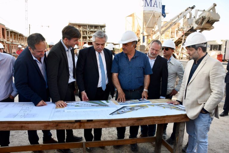 Ghi recorrió junto a Alberto Fernández las obras de 534 viviendas en el Procrear II