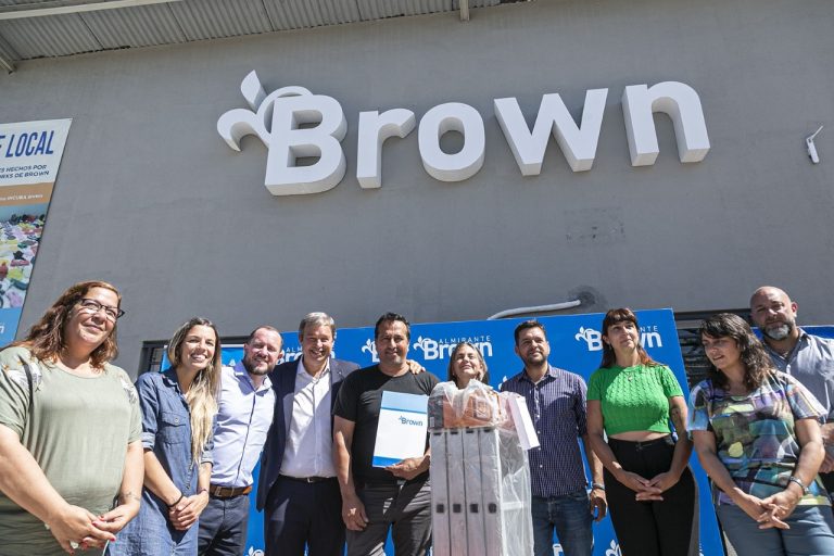 Entregaron maquinarias a emprendedores de Brown