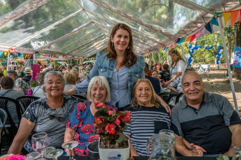 Mariel Fernández encabezó los festejos por el Mes de las y los Adultos Mayores en Los Robles