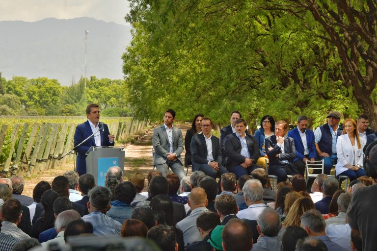 Massa anunció un tipo de dólar diferencial para productores afectados por el clima