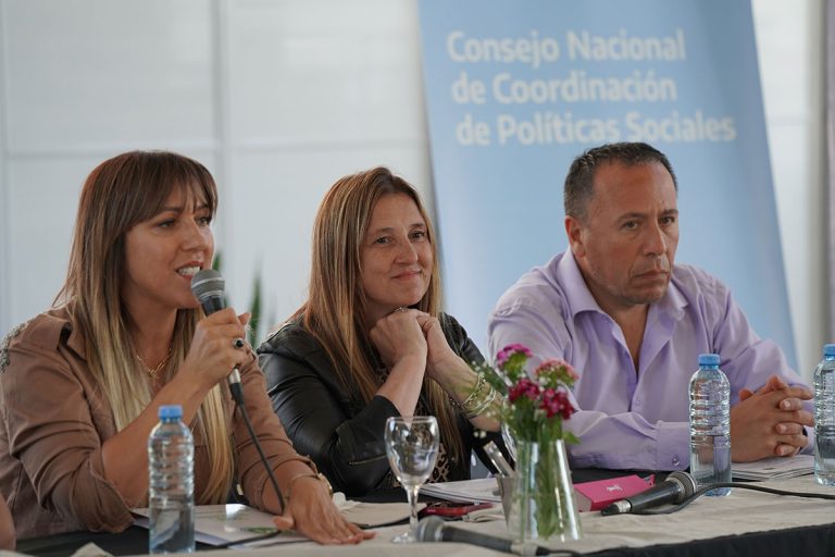 Karina Menéndez: “No existe un trabajo sostenido si no es con un Estado presente”