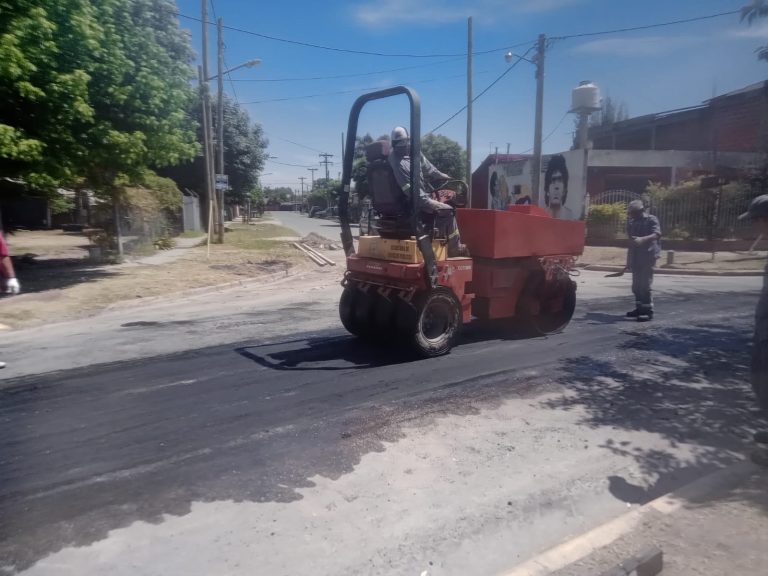 Mejoran pavimento que circunda plaza Poblete Hlaczic