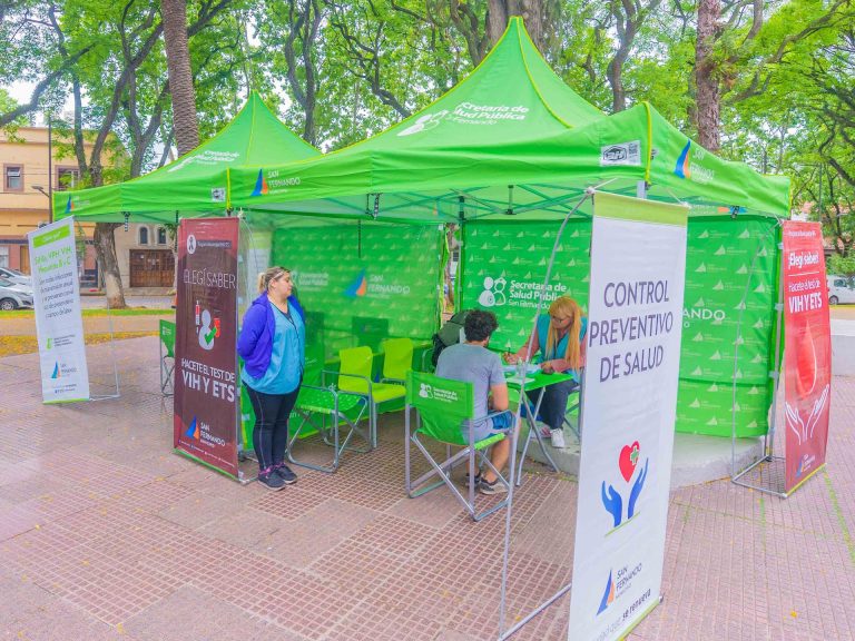Se realizó una jornada de testeos gratuitos de VIH y sífilis en la plaza Dorrego de Victoria