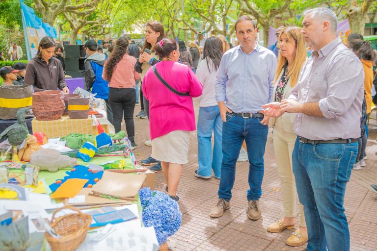 Escuelas secundarias y técnicas de San Fernando presentaron sus proyectos en la plaza Mitre