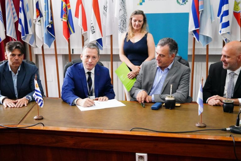 Convenio de cooperación entre Esteban Echeverría y Canelones