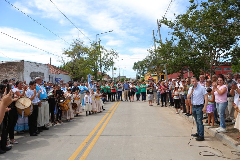 Inauguran repavimentación de calles sobre 9 de Julio en Monte Grande
