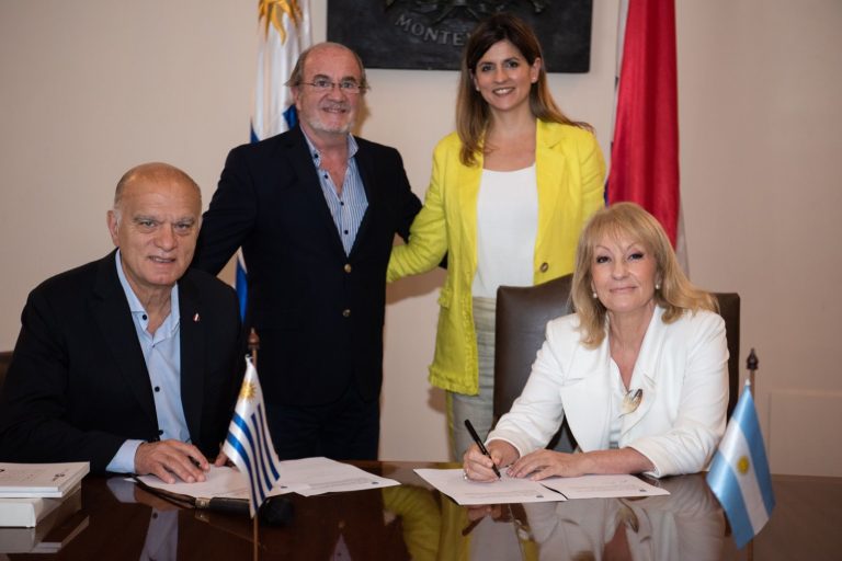 Grindetti firmó un convenio con la alcaldesa de Montevideo